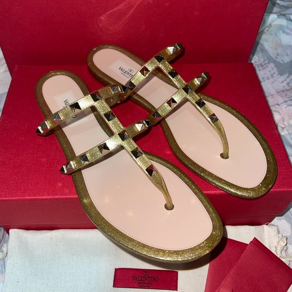 NWT Valentino Garavani Rockstud Thong Caged Sandal